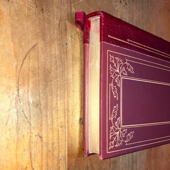 Book: Red Leather Bound 'The Call of the Wild' by Jack London Book - Picture 8 of 16